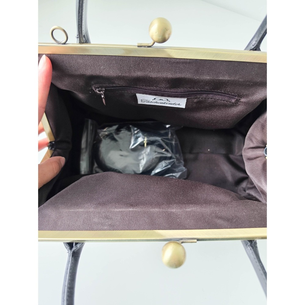 "Sophie" Retro Leather Kisslock Handbag in black by Taschenkinder - Picture 5 of 8